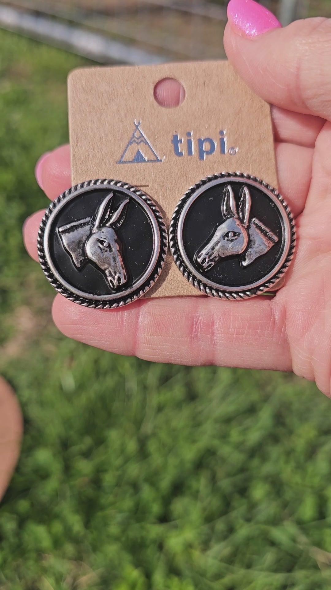 Mule Portrait Round Post Earring